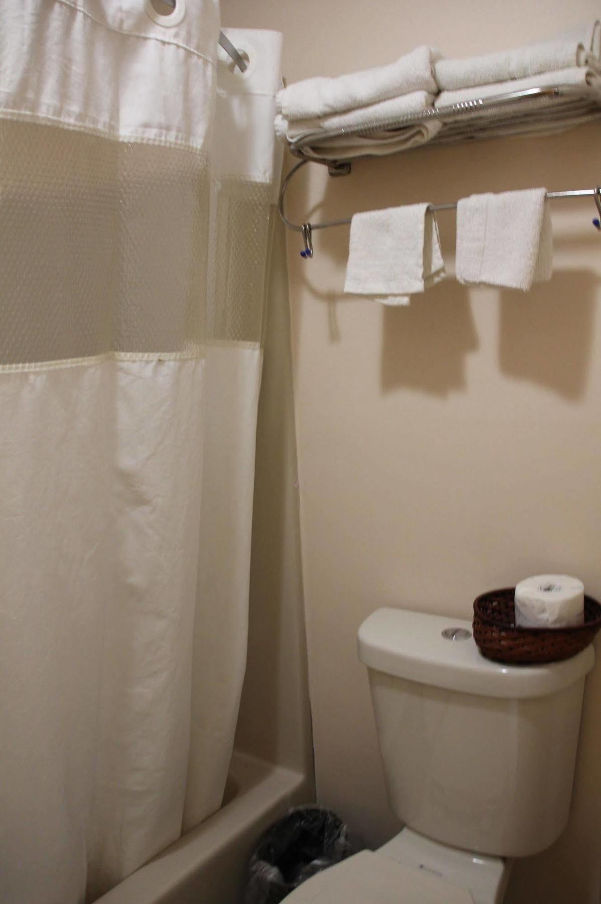 Sterling Inn Near Iag Airport 尼亚加拉瀑布 外观 照片